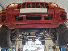 Plieninė pavarų dėžės apsauga Jeep Cherokee - KJ (2001-2008)